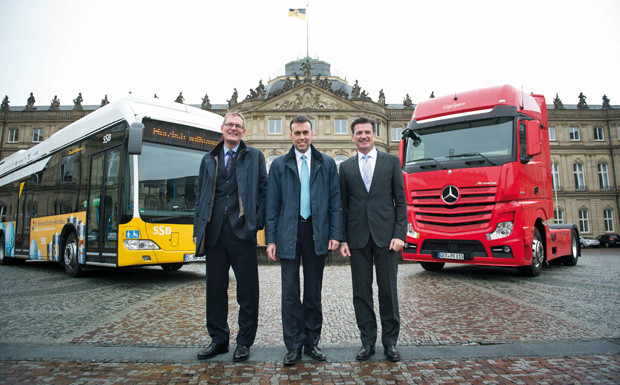 Daimler: Selbstfahrende Lkw auf der Autobahn Daimler