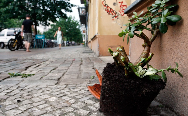 Parken an Gebäudewand: besondere Vorsicht