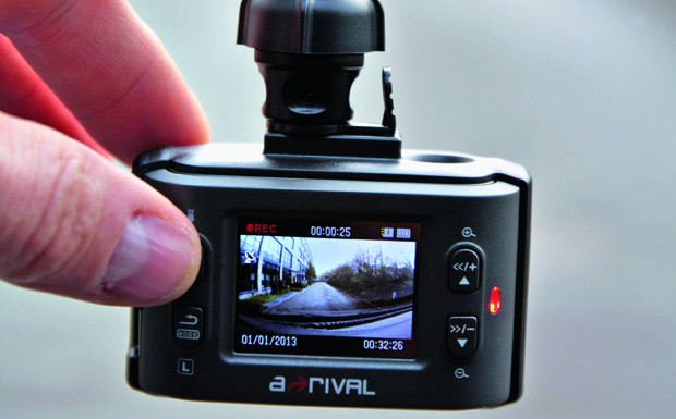 "Car Cam" hält Verkehrsgeschehen fest Arival Car Cam