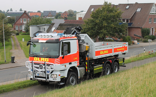 Ein Actros 6x6 hilft der DLRG, Leben zu retten