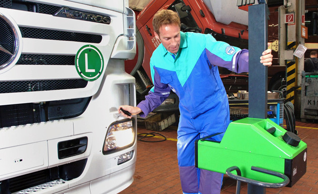Lichttest: Viele Lkw weisen Mängel auf Lichttest