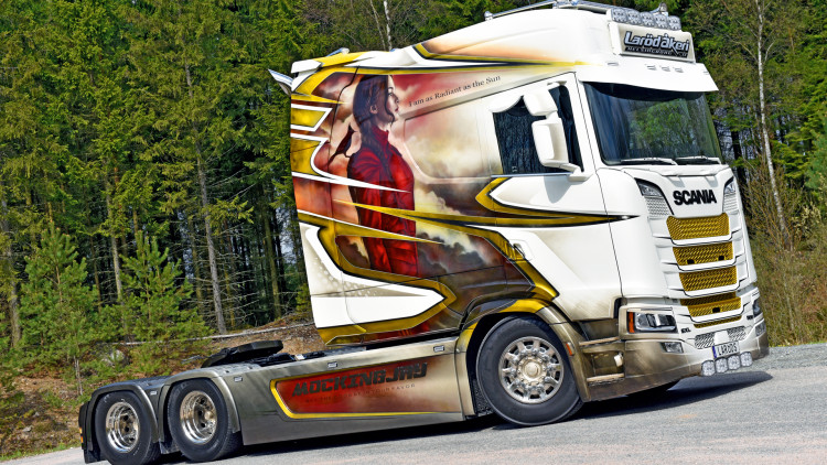 Hansen-Showtruck Mockingjay