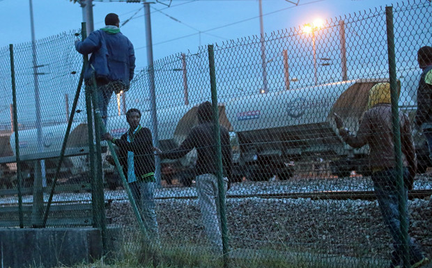 Calais bei Nacht
