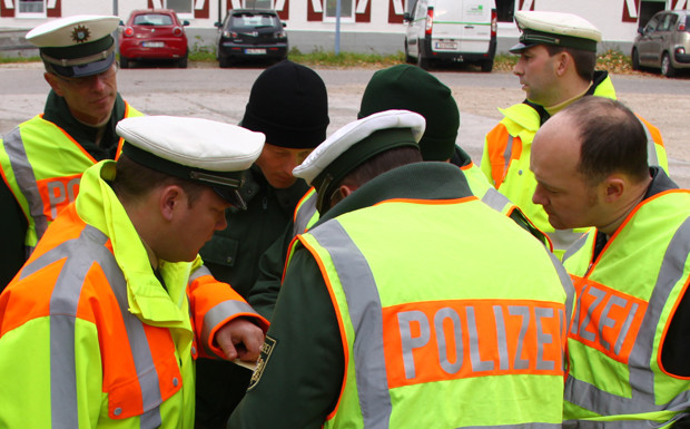 Polizeischulung für die LKW-Kontrolle