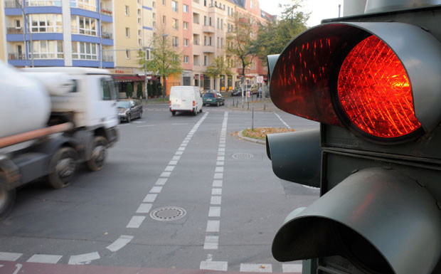 Rotlicht-Verstoß kostet Arbeitslosengeld