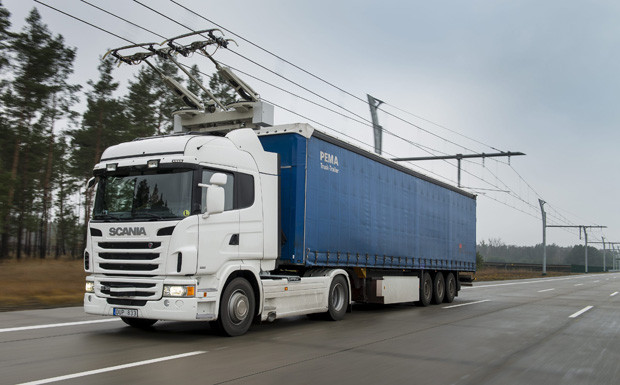 Zwischen Lok und Lastwagen