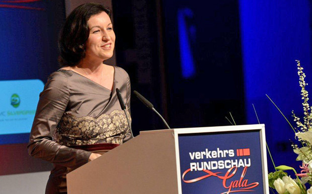 Staatssekretärin Dorothee Bär will bessere Arbeitsbedingungen für LKW-Fahrer Dorothee Bär