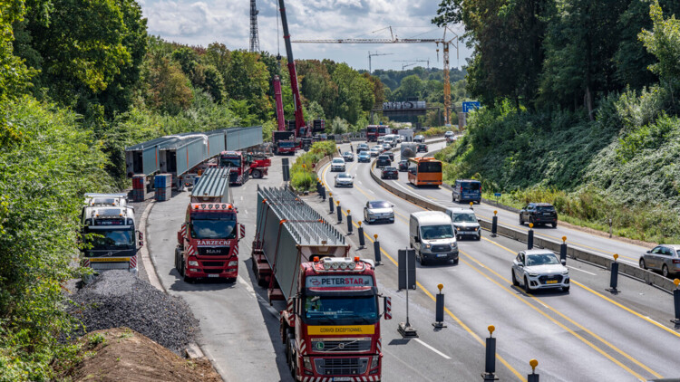 Baustelle auf der Autobahn A40 bei Mülheim-Winkhausen