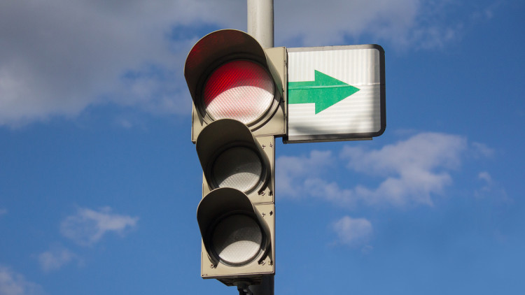 Ampel mit grünem Pfeil, Verkehrsrecht