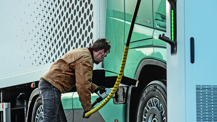 Strom, Mann, Lkw, Auftanken, Electric