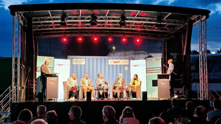 Dialog für die Logistik: Auf dem Mobilitäts- und Logistik-Gipfel der Mittelstands- und Wirtschaftunion (MIT) in Niedersachsen diskutierten Politik und Wirtschaft über dringende Lösungen für die Stellplatznot
