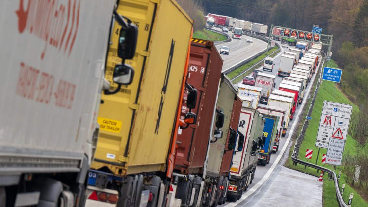 Lkw im Stau