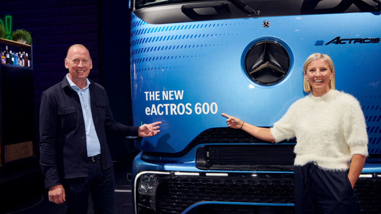  Simon Loos, Geschäftsführer und Inhaber Simon Loos, und Karin Rådström, Vorstandsvorsitzende Daimler Truck AG