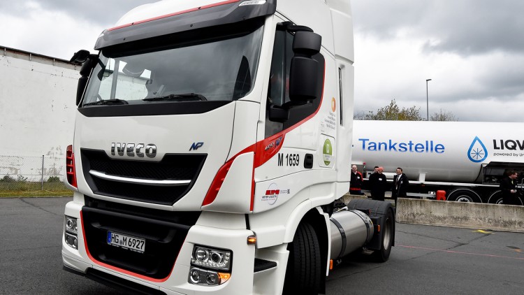 LNG-Lkw, Iveco, LNG-Tankstelle Grünheide