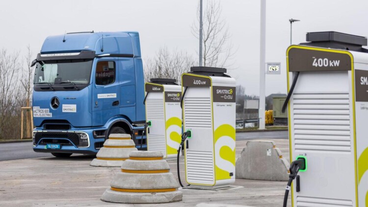 FRYTE und SMATRICS vernetzen E-Lkw-Ladepunkte