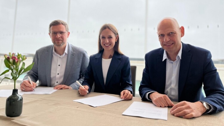 Beim Unterzeichnen des Vertrags: hylane und H2 Mobility