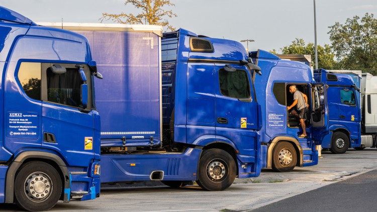 Lkw-Fahrer streiken an der Raststätte Gräfenhausen