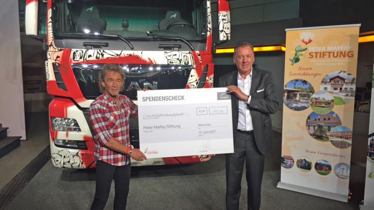 Peter Maffays Tour-Truck für guten Zweck versteigert