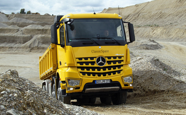 Mercedes Arocs 4145 TRK: Unermüdlicher Bergsteiger