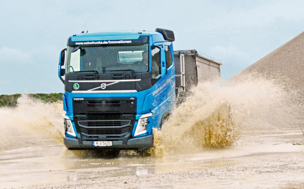 Volvo FH 500: Technoparty in der Grube