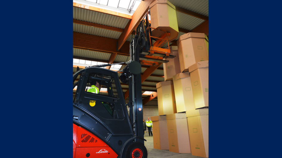 Spedition Freund, Joyce im Gabelstapler