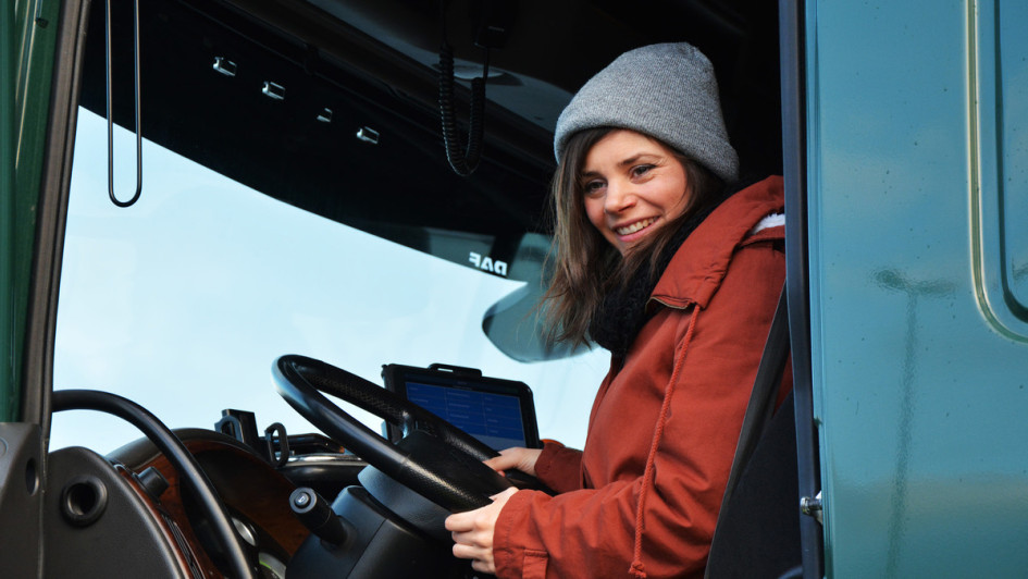 Spedition Freund, Joyce am Steuer