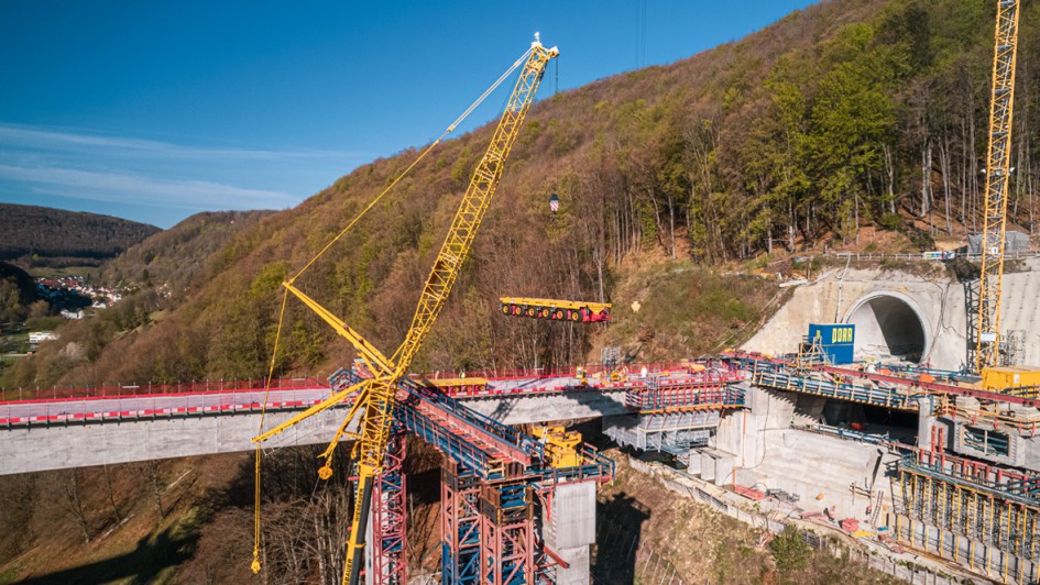 Brückenbau Gittermastkran