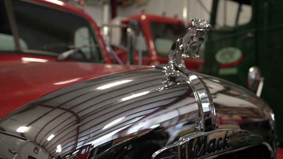 Mack H61 Cherrypicker