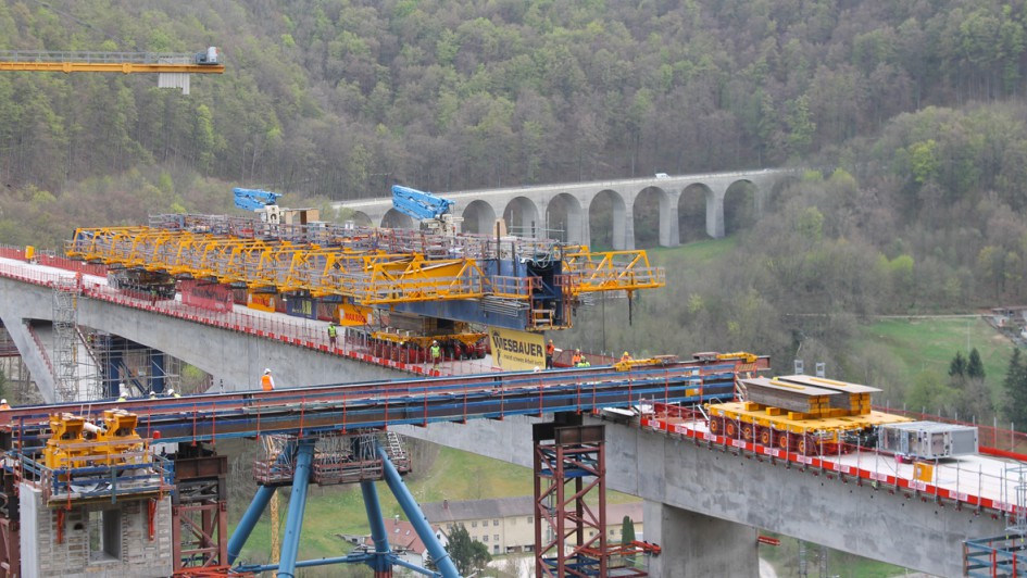 Brückenbau Quer-Vorschub-Bahn