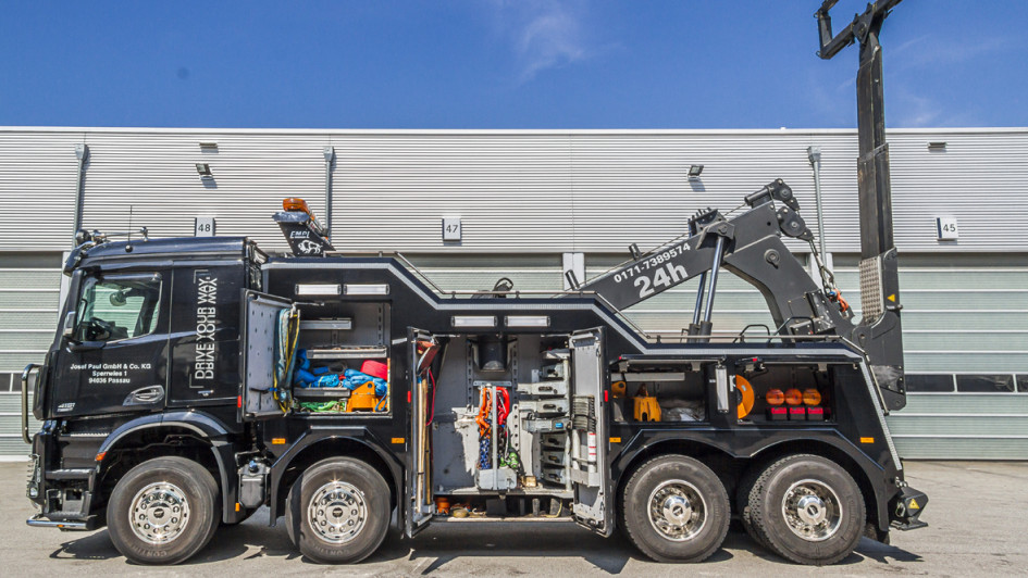 Staufächer Abschlepp-Truck