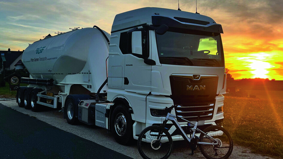 Mit Fahrrad Lkw