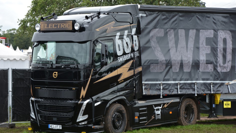 Volvo FH Electric auf Wacken 2023 seitlich